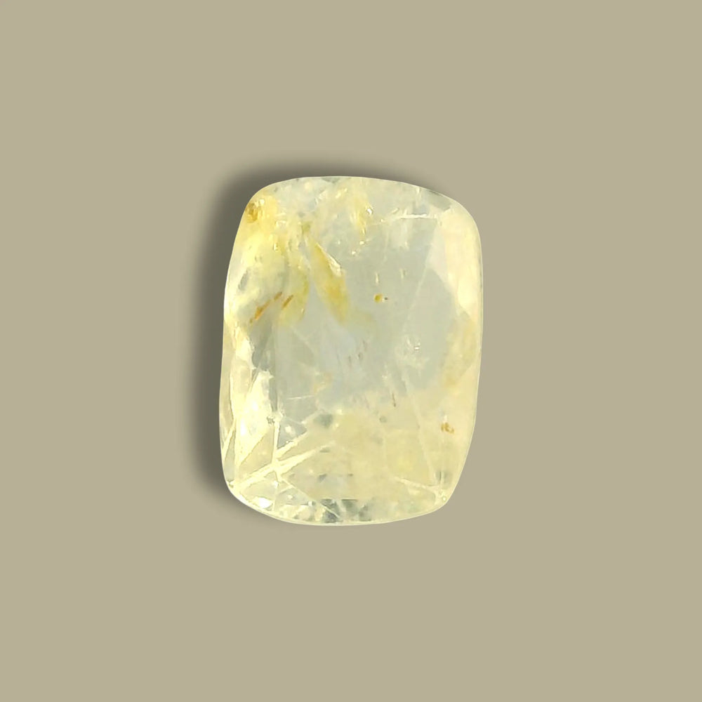 Sri Lankan Yellow Sapphire (Pukhraj) 4.17 Carat / 4.64 Ratti, Unheated and Untreated – No indications of treatment observed – top view