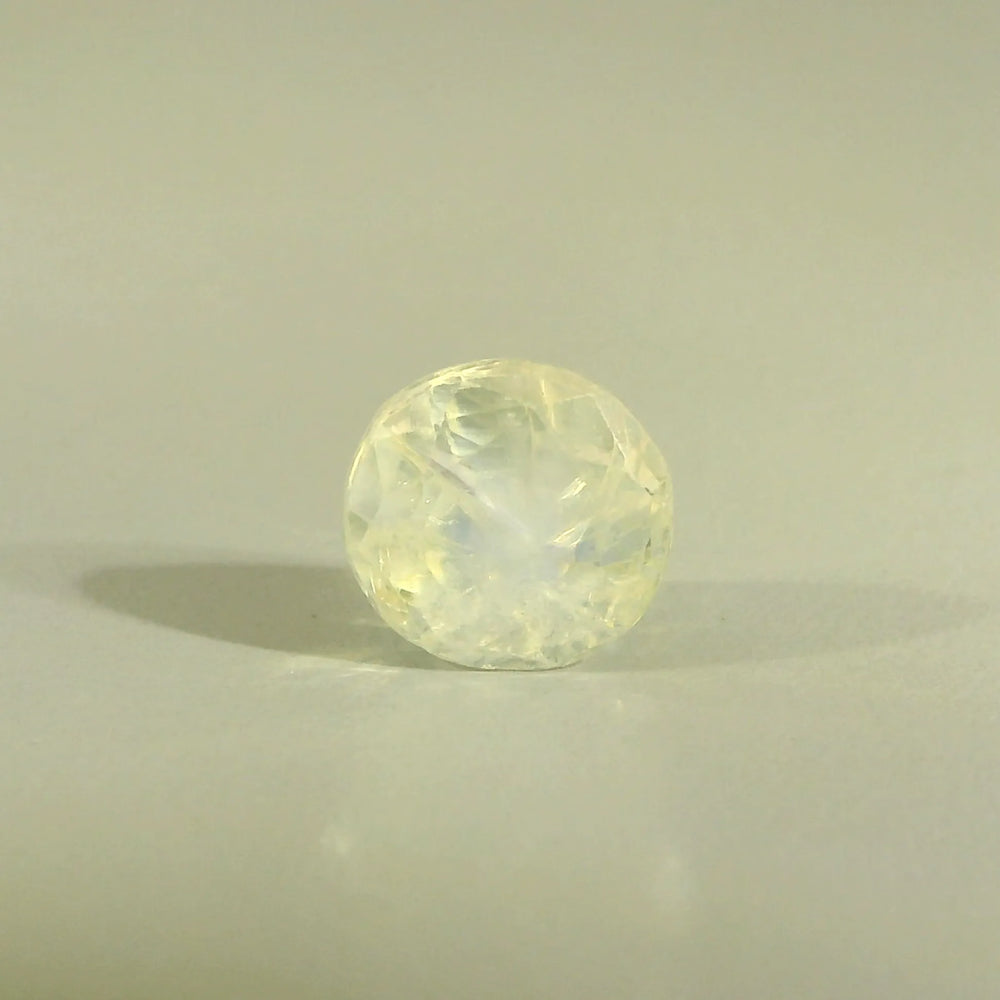 Sri Lankan Yellow Sapphire (Pukhraj) 3.52 Carat / 3.92 Ratti, Unheated and Untreated – No indications of treatment observed – front view