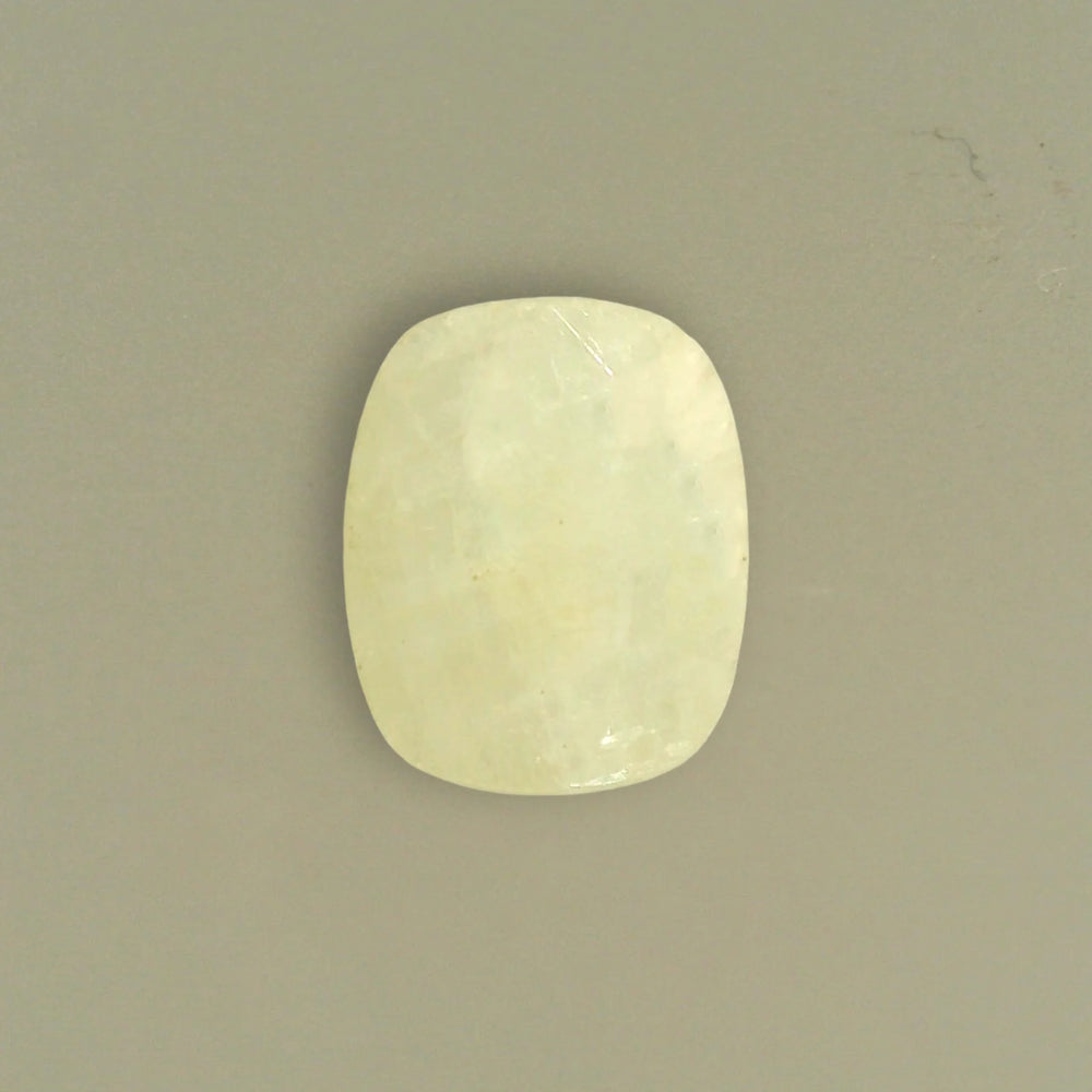 White Sapphire (Safed Pukhraj) 5.17 Carat / 5.75 Ratti, Unheated and Untreated – No indications of treatment observed – top view