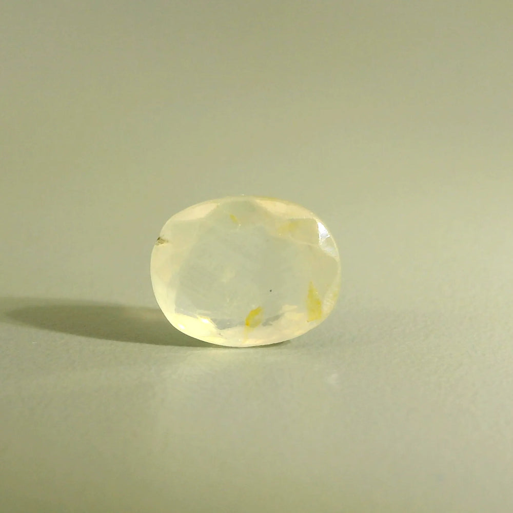 Sri Lankan Yellow Sapphire (Pukhraj) 2.95 Carat / 3.28 Ratti, Unheated and Untreated – No indications of treatment observed – front view