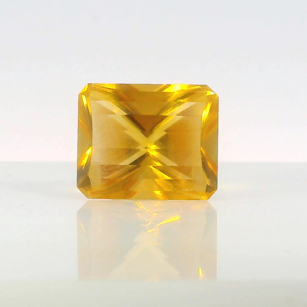 Brazilian Citrine 7.69 Carat / 8.55 Ratti, Unheated and Untreated – No indications of treatment observed – front view