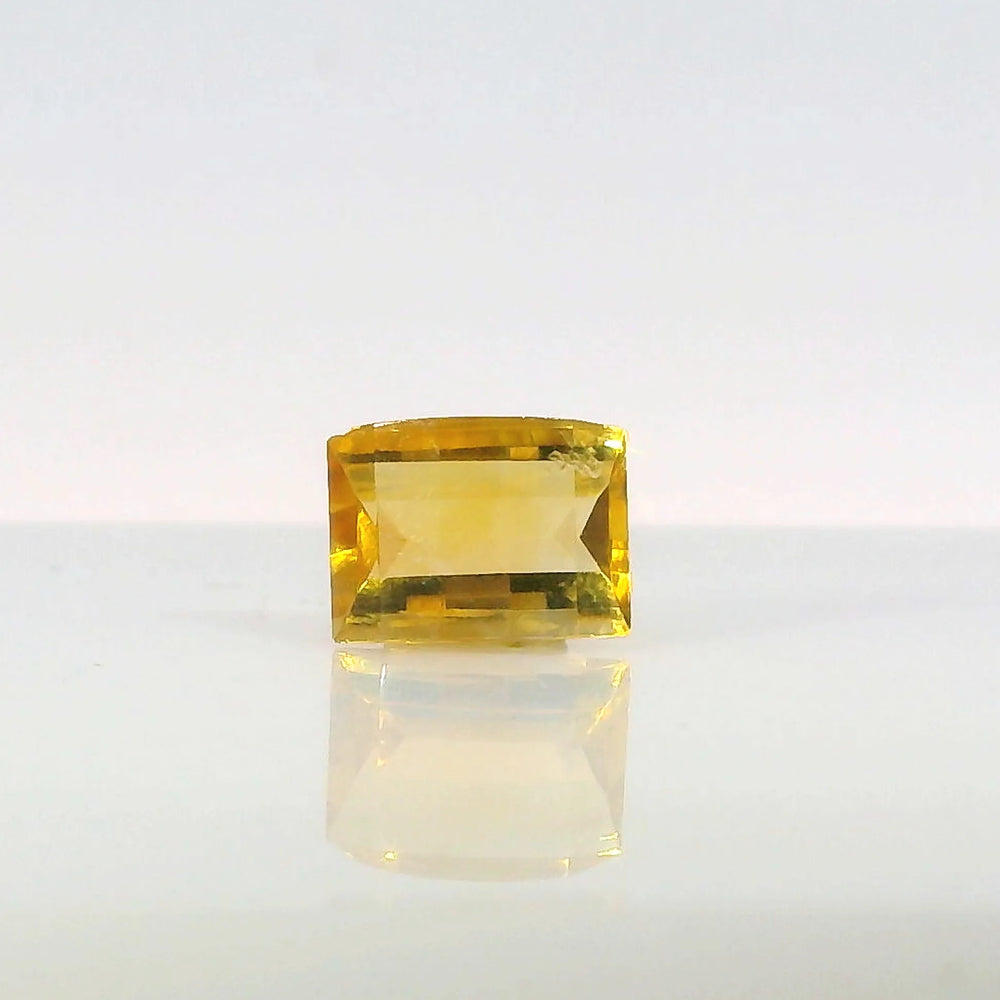 Brazilian Citrine 1.92 Carat / 2.14 Ratti, Unheated and Untreated – No indications of treatment observed – front view