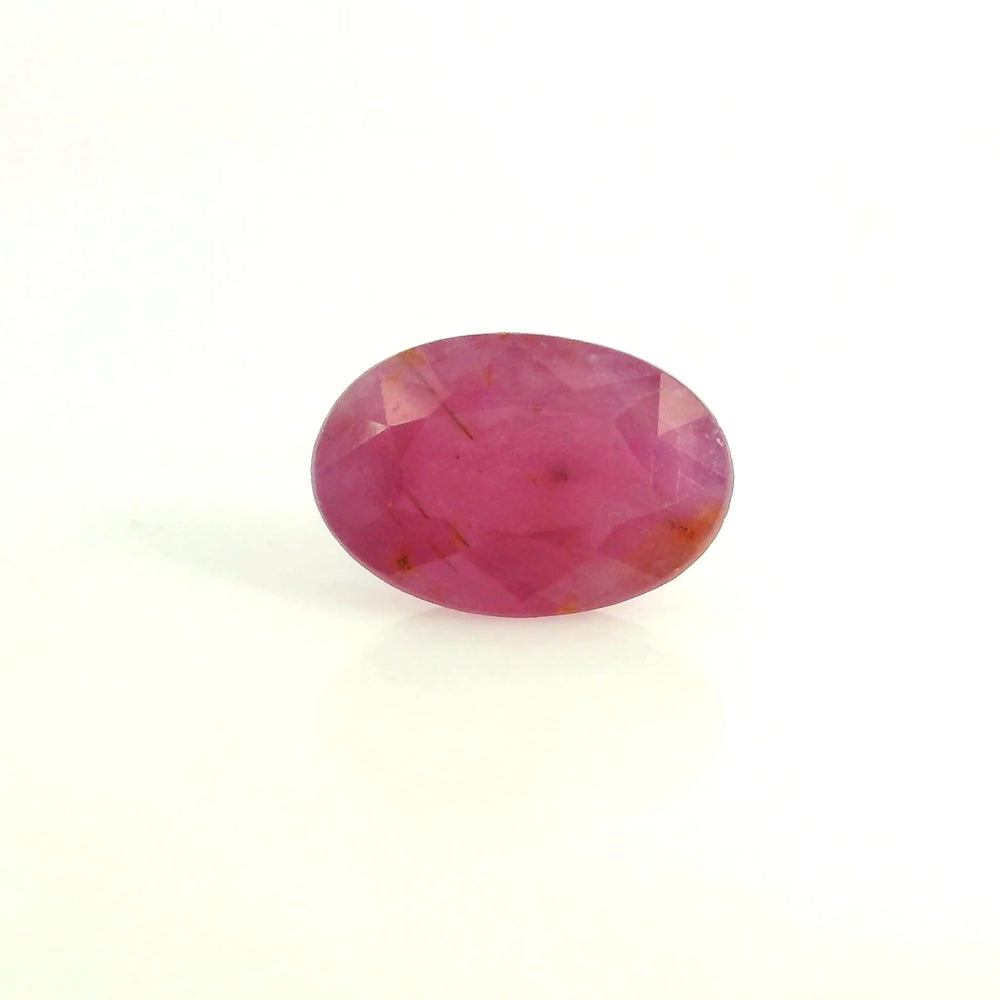 African Ruby (Manik) 4.06 Carat / 4.52 Ratti, Unheated and Untreated – No indications of treatment observed – front view