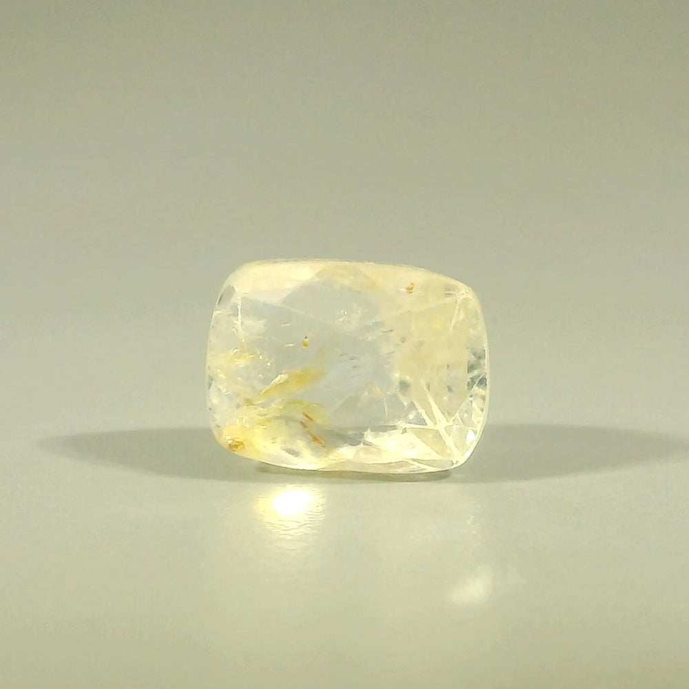 Sri Lankan Yellow Sapphire (Pukhraj) 4.17 Carat / 4.64 Ratti, Unheated and Untreated – No indications of treatment observed – front view