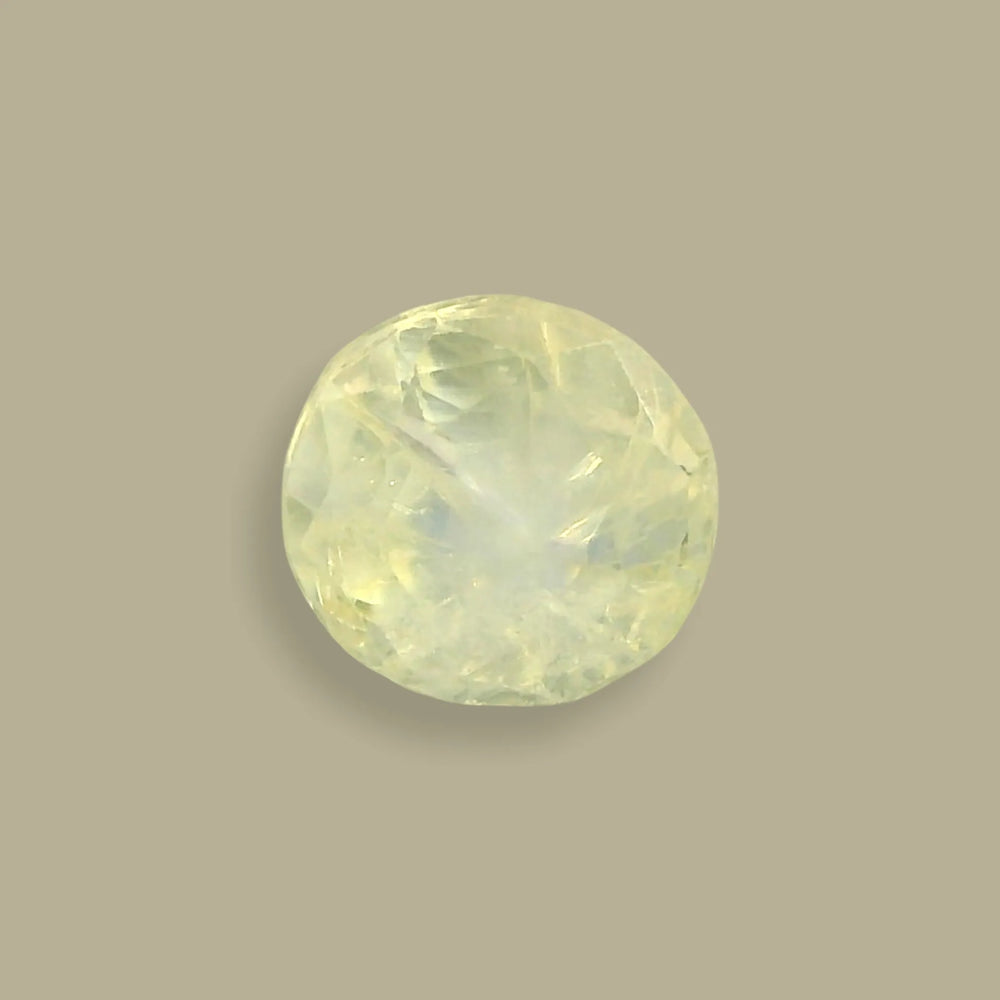 Sri Lankan Yellow Sapphire (Pukhraj) 3.52 Carat / 3.92 Ratti, Unheated and Untreated – No indications of treatment observed – top view