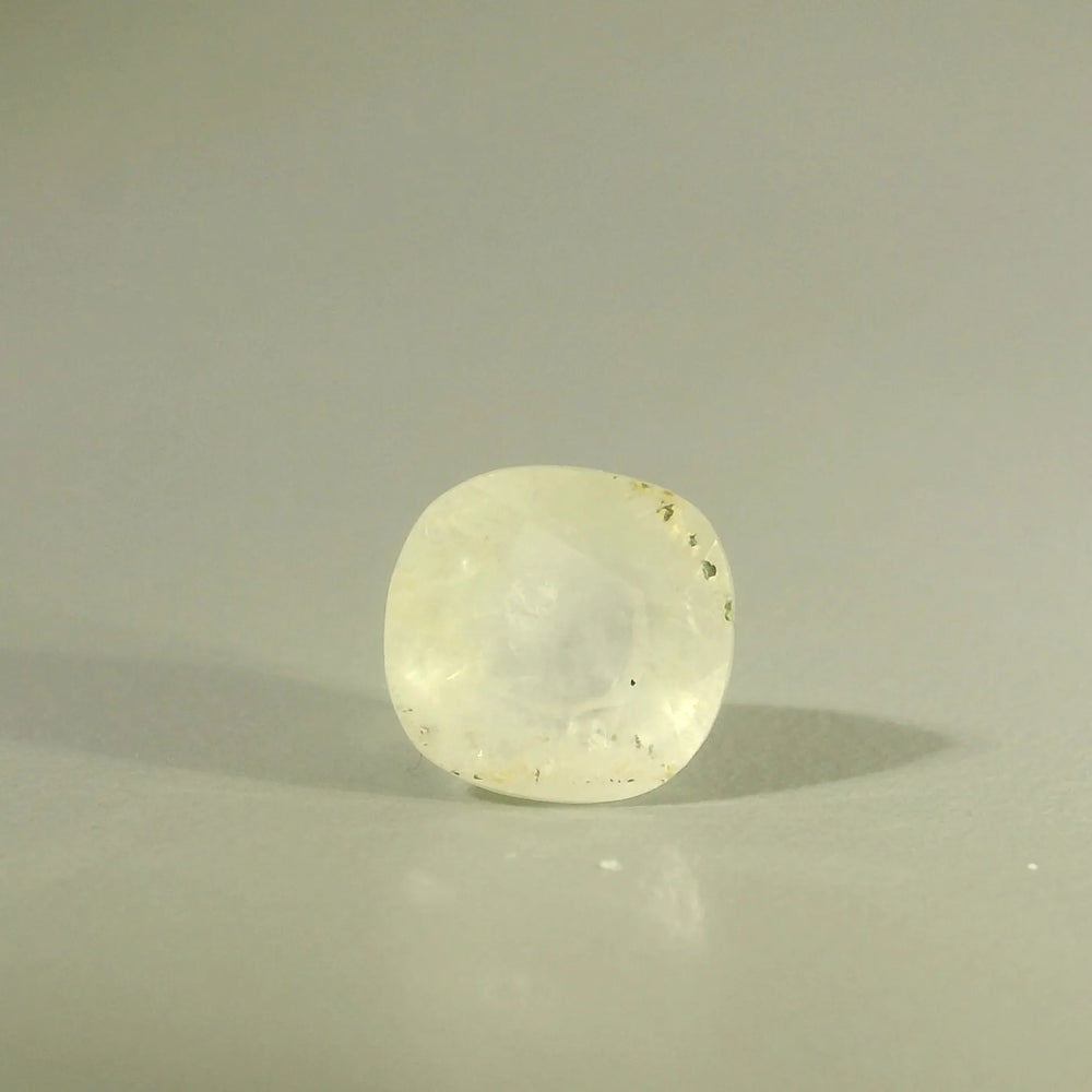 Yellow Sapphire (Pukhraj) 3.07 Carat / 3.42 Ratti, Unheated and Untreated – No indications of treatment observed – front view