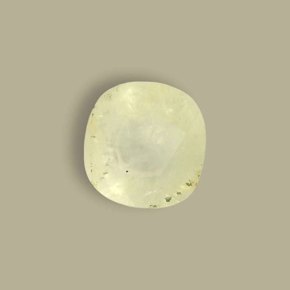 Yellow Sapphire (Pukhraj) 3.07 Carat / 3.42 Ratti, Unheated and Untreated – No indications of treatment observed – top view