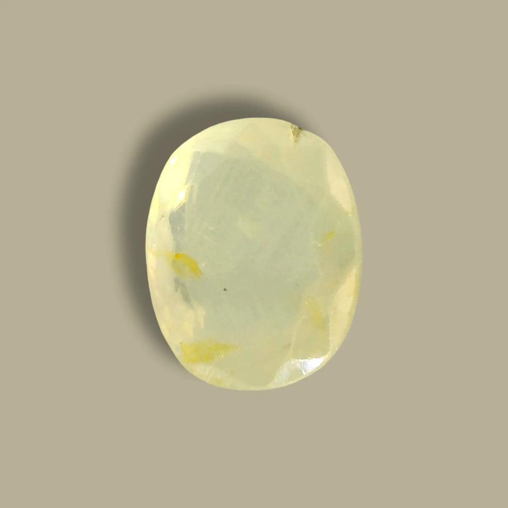 Sri Lankan Yellow Sapphire (Pukhraj) 2.95 Carat / 3.28 Ratti, Unheated and Untreated – No indications of treatment observed – top view