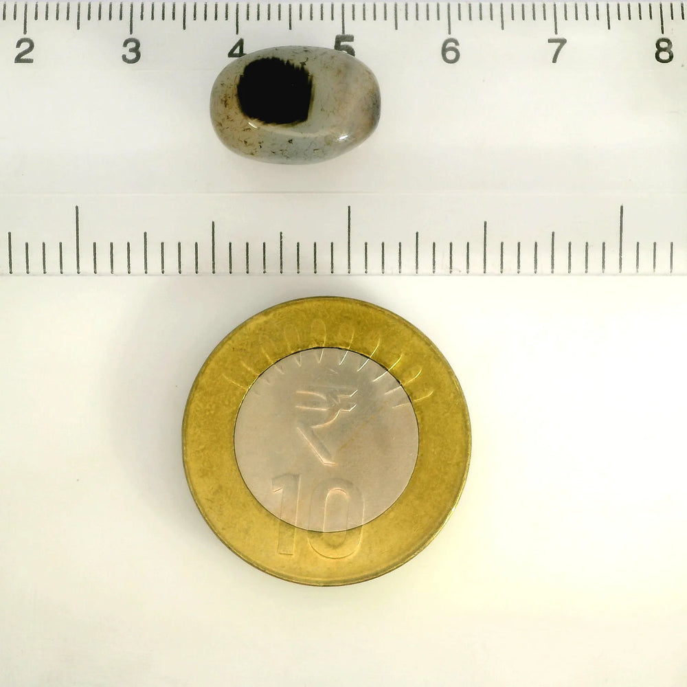 Indian Agate 9.61 Carat / 10.68 Ratti, Unheated and Untreated – No indications of treatment observed – shown against scale for size